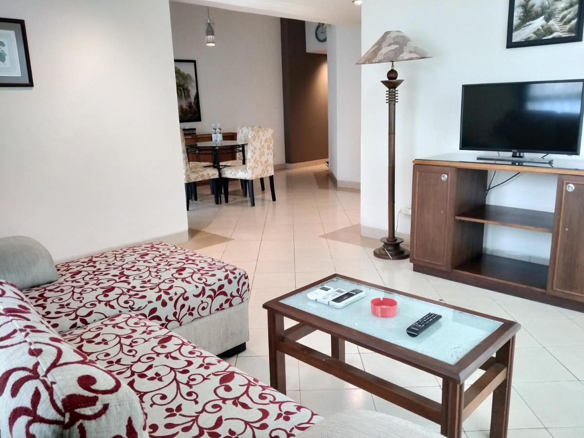 Apartemen Puncak Marina Сурабая Екстериор снимка