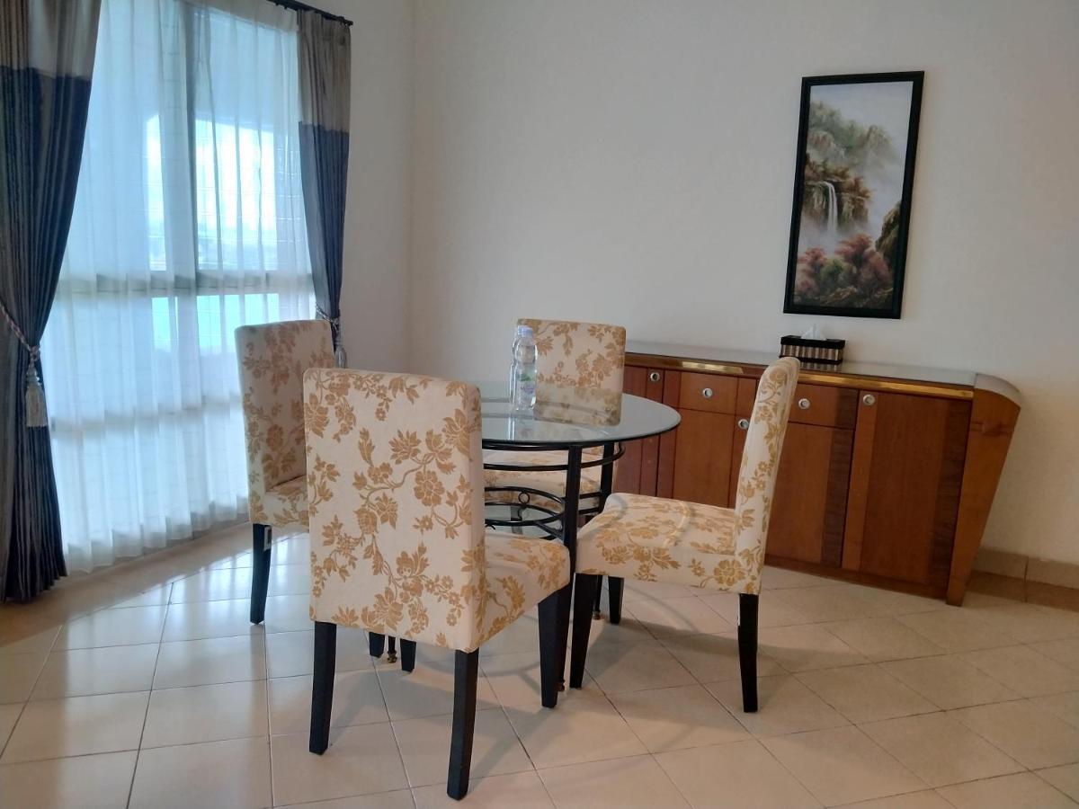 Apartemen Puncak Marina Сурабая Екстериор снимка