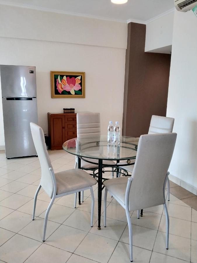 Apartemen Puncak Marina Сурабая Екстериор снимка