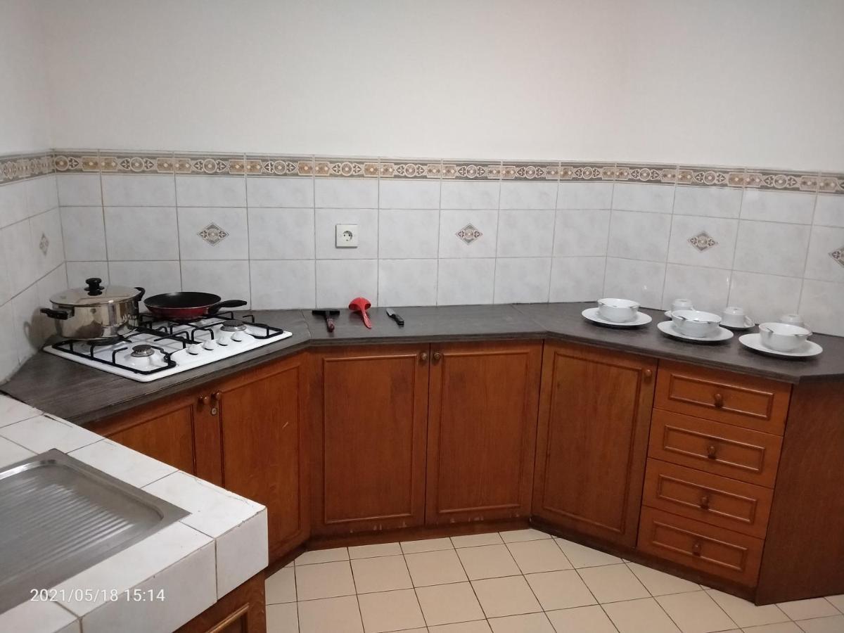 Apartemen Puncak Marina Сурабая Екстериор снимка