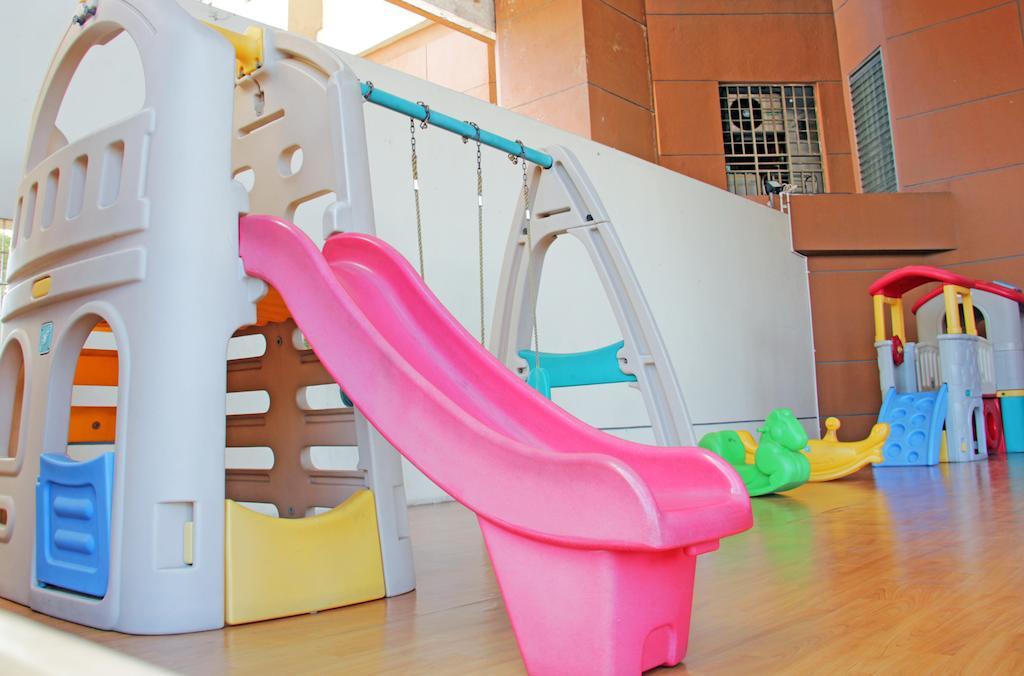 Apartemen Puncak Marina Сурабая Екстериор снимка