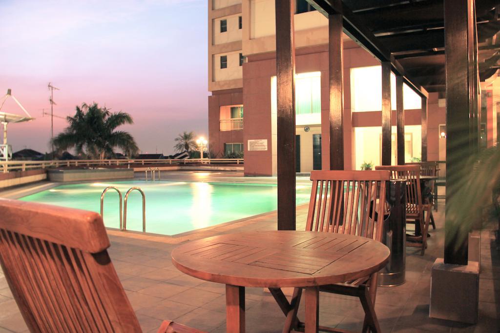 Apartemen Puncak Marina Сурабая Екстериор снимка